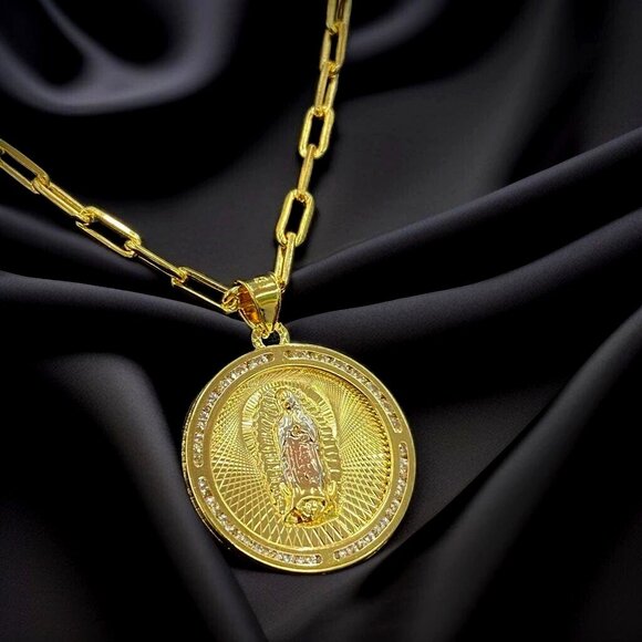 Virgencita de Guadalupe Round 14K Necklace Paper Clip Gifts Religious Womens - Picture 1 of 6